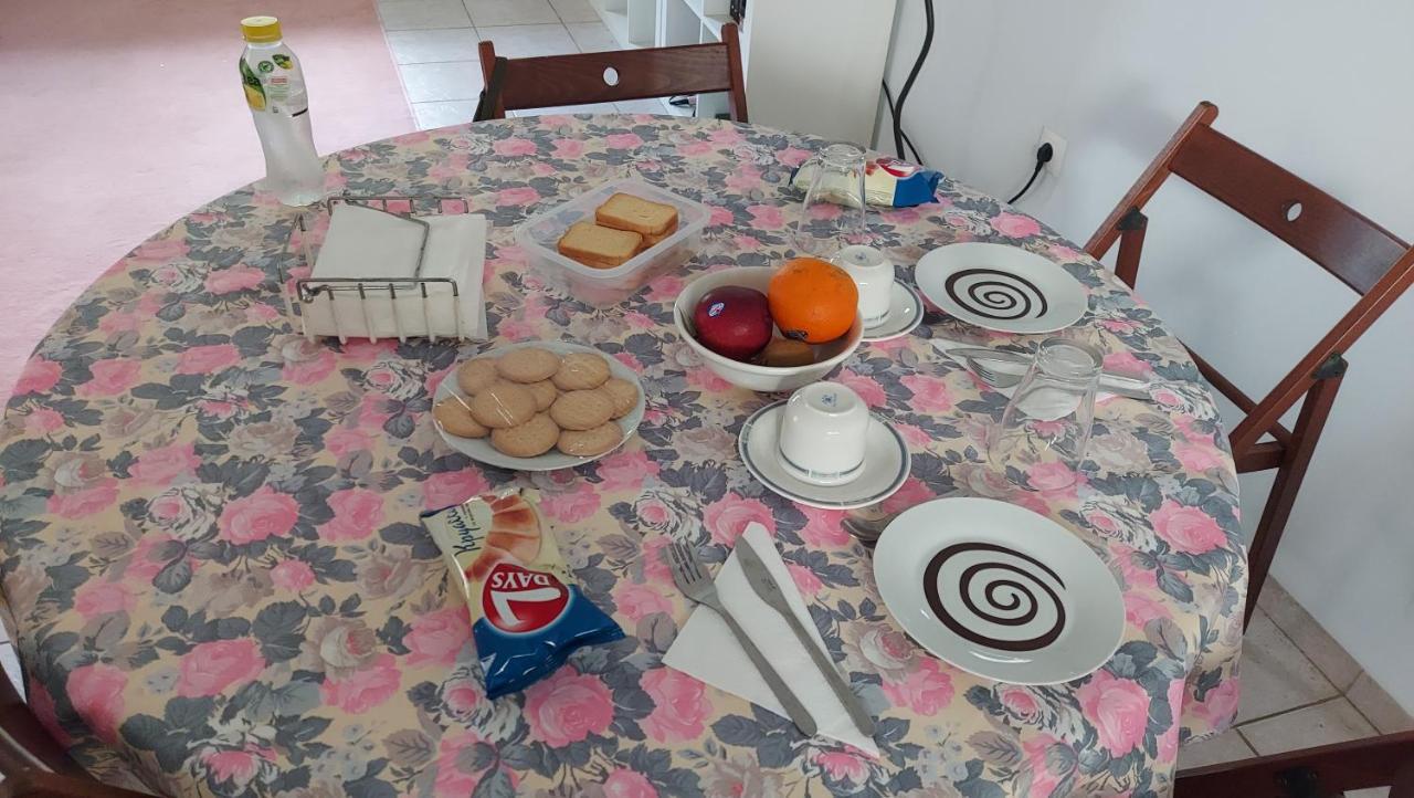 Joan'S Airport Apartment أرتيميدا المظهر الخارجي الصورة